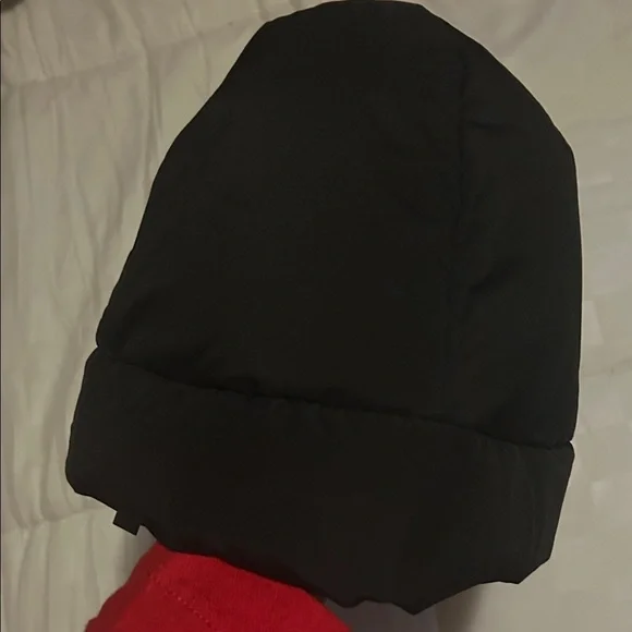 Aritzia The Super Puff Black Women's Beanie - Picture 3 of 3